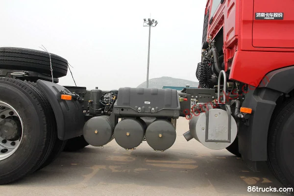 Sinotruk HOWO T5G heavy truck 340hp 6X4(10 wheels) tractor truck (ZZ4257N324GC1/N2V7) Chassis (3) | 86Trucks