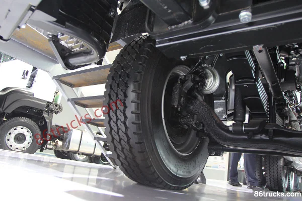Qingling Isuzu VC46 poids lourd 350 ch 6X4(10 roues) tracteur routier (avec déflecteur) Châssis (1) | 86Trucks