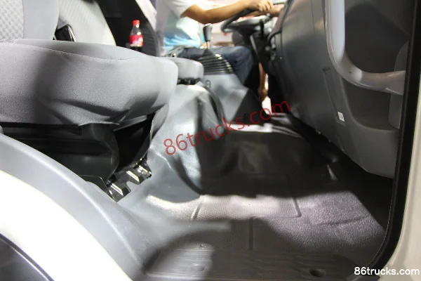 Qingling Isuzu VC46 poids lourd 350 ch 6X4(10 roues) tracteur routier (avec déflecteur) Cabine (3) | 86Trucks