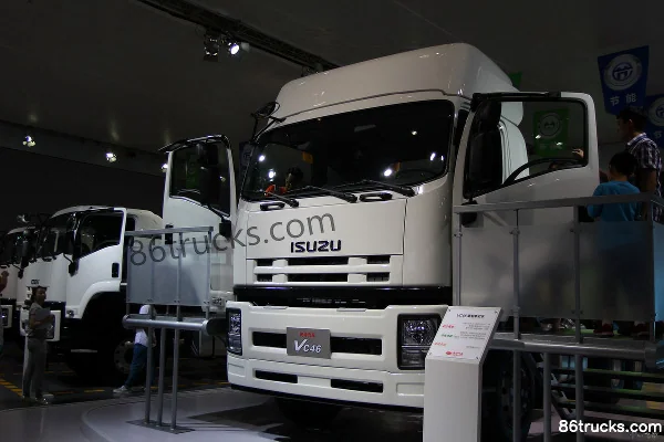 Qingling Isuzu VC46 poids lourd 350 ch 6X4(10 roues) tracteur routier (avec déflecteur) Extérieur (3) | 86Trucks