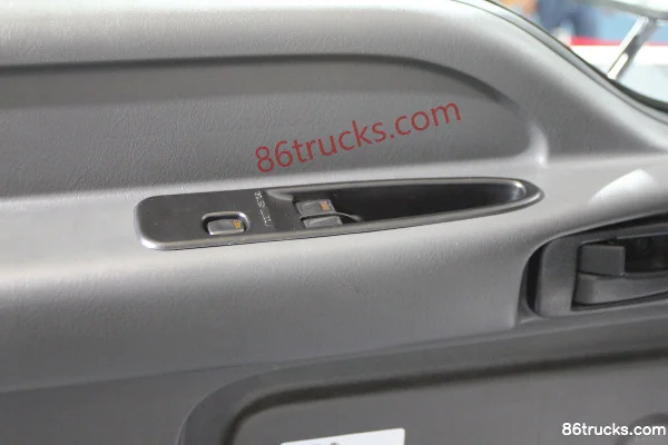Qingling FVZ Heavy Truck 300hp 6X4(10 wheels) 9.3m Van Cargo Truck Cab (1) | 86Trucks