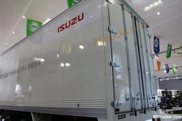 Qingling FVZ Heavy Truck 300hp 6X4(10 wheels) 9.3m Van Cargo Truck Body (2) | 86Trucks