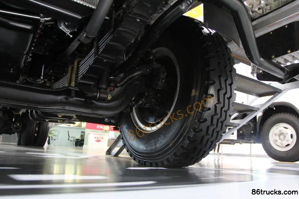 Qingling FVZ Heavy Truck 300hp 6X4(10 wheels) 9.3m Van Cargo Truck Chassis (3) | 86Trucks