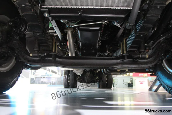 Qingling FVZ Heavy Truck 300hp 6X4(10 wheels) 9.3m Van Cargo Truck Chassis (1) | 86Trucks