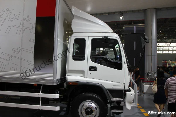 Qingling FVZ Heavy Truck 300hp 6X4(10 wheels) 9.3m Van Cargo Truck Exterior (3) | 86Trucks