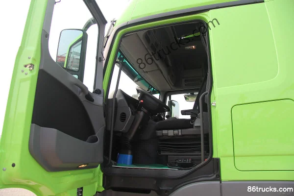 Mercedes-Benz Actros Heavy Truck 440 hp 6X2R Refrigerated Tractor Truck (Model 2644) Cab (1) | 86Trucks
