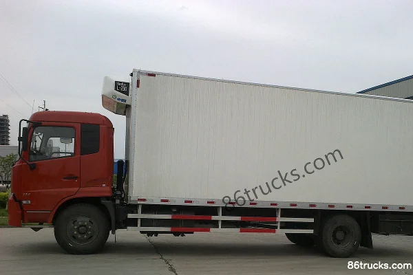 Dongfeng Tianjin 180 hp 4X2(6 wheels) Refrigerated Truck (Xiangfan Xinzhongchang - Zhongchang Brand) Cab (1) | 86Trucks