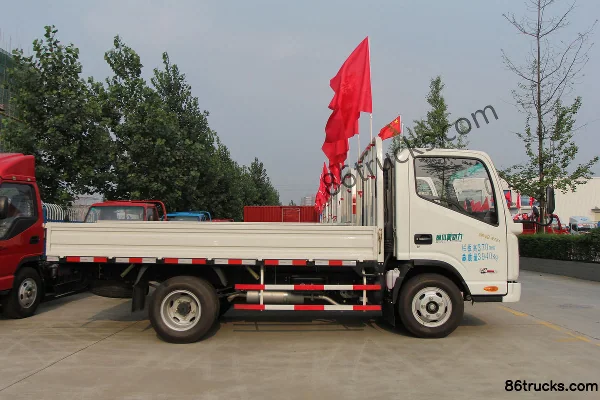 JAC Shuailing K250 109 hp 4X2(6 wheels) 3.2m Single Row Flatbed Light Truck Exterior (3) | 86Trucks