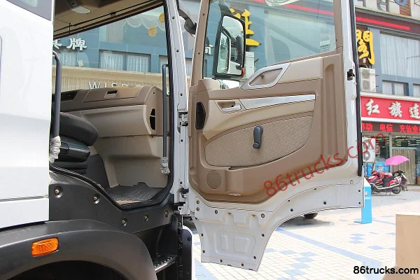Sinotruk HOWO T5G camion lourd 340 ch 6X2(8 roues) tracteur routier Cabine (1) | 86Trucks