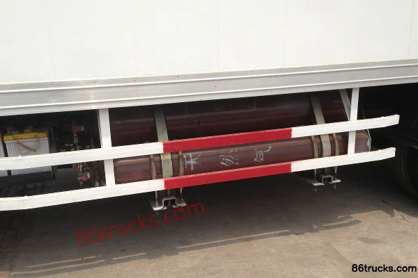Dongfeng Longju 107 hp 4X2(6 wheels) 4.2m CNG Single Row Box Light Truck Chassis (1) | 86Trucks