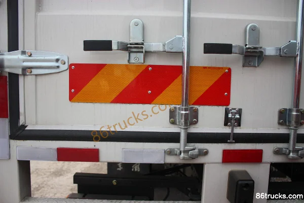 Dongfeng Commercial Vehicle Tianjin medium truck 160 ch 4X2(6 roues) sleeper van truck Châssis (2) | 86Trucks