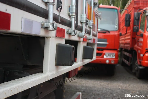 Dongfeng Commercial Vehicle Tianjin medium truck 160 ch 4X2(6 roues) sleeper van truck Châssis (1) | 86Trucks