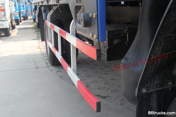 JAC Junling 109 hp 4X2(6 wheels) 4.18m single-row flatbed light truck Chassis (2) | 86Trucks