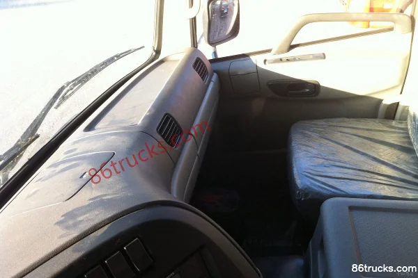 Dongfeng Commercial Vehicle Tianlong Heavy Truck 315 hp 8X4(12 wheels) 9.6m Flatbed Cargo Truck Cab (3) | 86Trucks