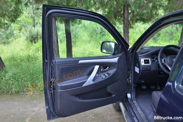 Hengtian Turenteng T3 Business Edition 2013 Model 2WD 2.5L Diesel Double Row Pickup Chassis (1) | 86Trucks