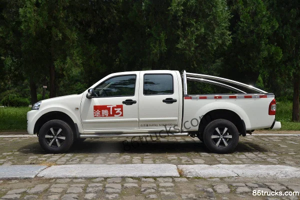 Hengtian Turenteng T3 Business Edition 2013 Model 2WD 2.5L Diesel Double Row Pickup Cab (3) | 86Trucks