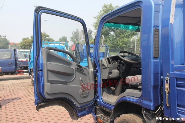 JAC Shuailing H330 109 hp 4X2(6 wheels) 4.13m Single Row Flatbed Light Truck (Wide Body) Cab (1) | 86Trucks