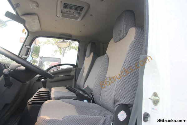FAW Jiefang HuV 120hp 4X2(6 wheels) 4.2m Single Row Van Light Truck Cab (1) | 86Trucks