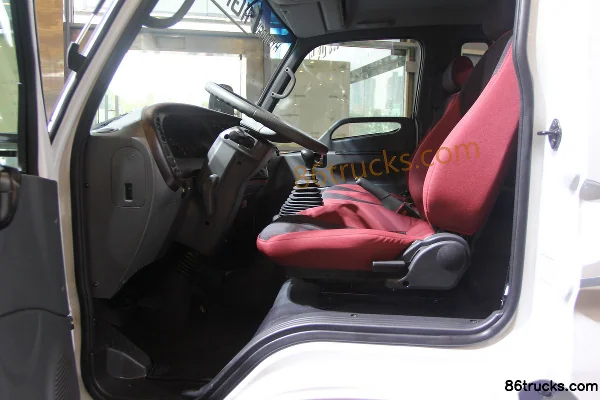 Sichuan Hyundai Mighty 160hp 4X2(6 wheels) 4.4m Single Row Flatbed Light Truck Cab (1) | 86Trucks