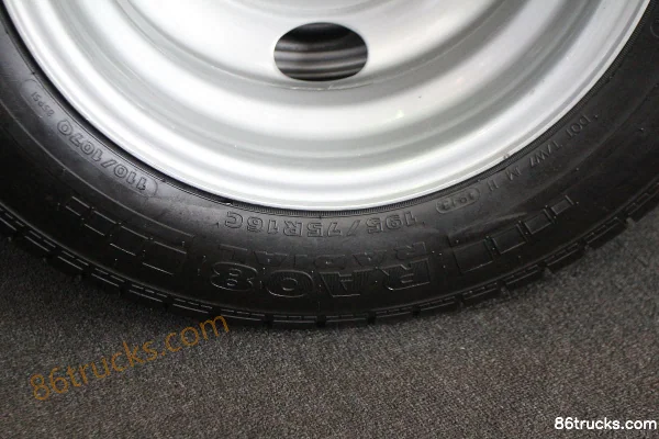Sichuan Hyundai Mighty 160hp 4X2(6 wheels) 4.4m Single Row Flatbed Light Truck Chassis (3) | 86Trucks