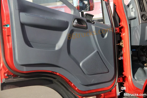 FAW-GM F330 Subo 150hp 4X2(6 wheels) 5.2m single-row flatbed light truck Cab (2) | 86Trucks