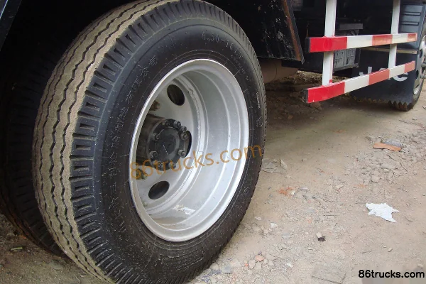 JAC Haoyun 90hp 4X2(6 wheels) 3.6m Single Row Van Light Truck Chassis (1) | 86Trucks