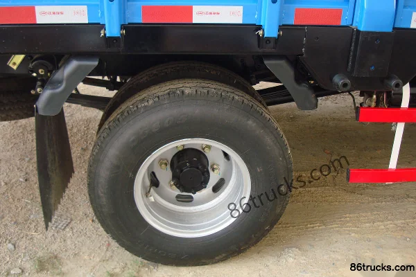 JAC Da Haoyun 113hp 4X2(6 wheels) 3.8m Semi-row Flatbed Light Truck (Wide Body) Chassis (3) | 86Trucks