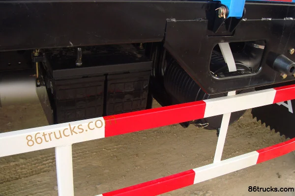 JAC Da Haoyun 113hp 4X2(6 wheels) 3.8m Semi-row Flatbed Light Truck (Wide Body) Chassis (2) | 86Trucks