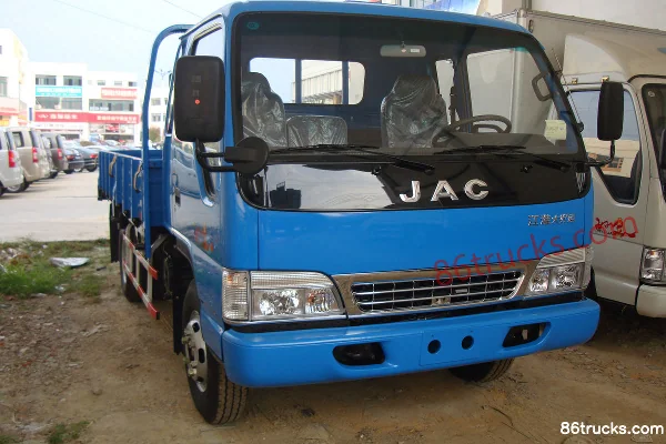 JAC Da Haoyun 113hp 4X2(6 wheels) 3.8m Semi-row Flatbed Light Truck (Wide Body) Exterior (3) | 86Trucks