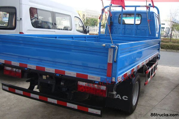 JAC Haoyun33 116hp 4X2(6 wheels) 3.8m Semi-row Flatbed Light Truck Exterior (3) | 86Trucks