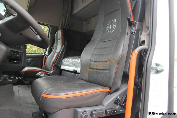 Volvo FH Heavy Truck 480hp 6X2(8 wheels) Tractor Truck (Time Machine Limited Edition) Cab (3) | 86Trucks