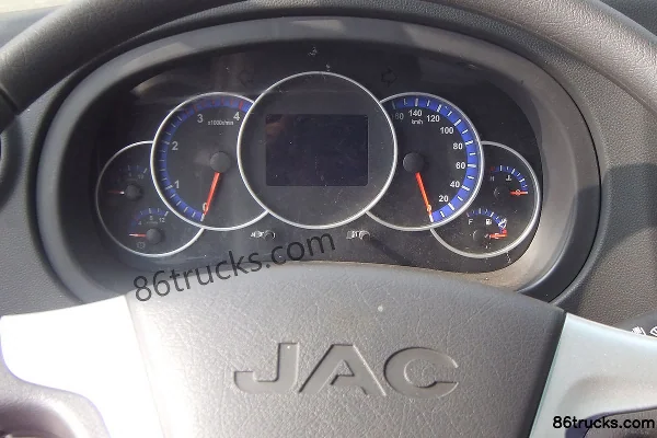 JAC Junling H330 120 ch 4X2(6 roues) 4,18 m camion léger à ridelles Cabine (1) | 86Trucks