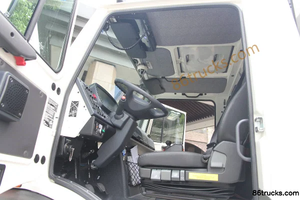 Mercedes-Benz Unimog Series 220hp 4X4(6 wheels) Off-road Ambulance (Model U4000) Cab (1) | 86Trucks