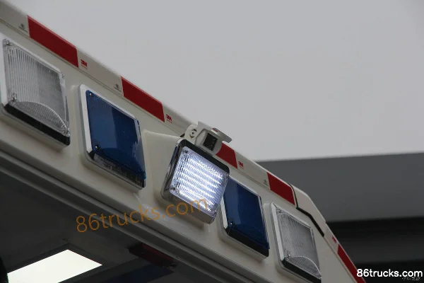 Mercedes-Benz Unimog Series 220hp 4X4(6 wheels) Off-road Ambulance (Model U4000) Body (2) | 86Trucks