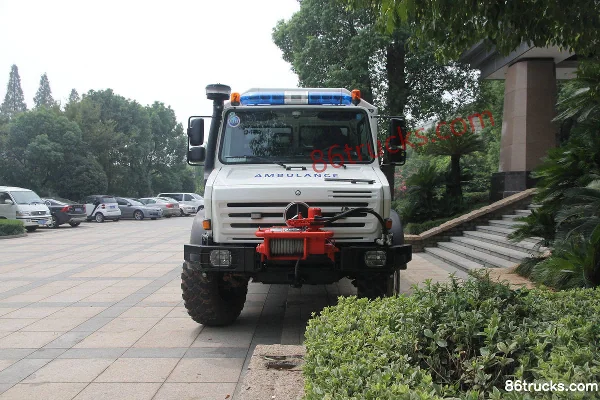 Mercedes-Benz Unimog Series 220hp 4X4(6 wheels) Off-road Ambulance (Model U4000) Exterior (2) | 86Trucks