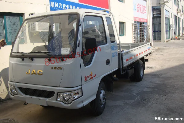 JAC Haowei28 1.8L 68 hp 4X2(6 wheels) diesel 3.2m one-and-a-half-row flatbed mini truck Exterior (2) | 86Trucks
