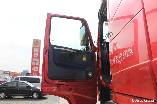 Sinotruk HOWO T7H Heavy Truck 320 hp 4X2(6 wheels) Tractor Truck Cab (1) | 86Trucks