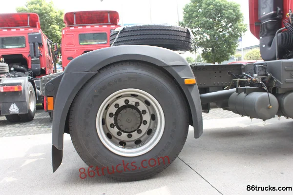 Sinotruk HOWO T7H Heavy Truck 320 hp 4X2(6 wheels) Tractor Truck Chassis (3) | 86Trucks