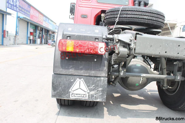 Sinotruk HOWO heavy truck 380 hp 4X2(6 wheels) tractor truck Chassis (3) | 86Trucks