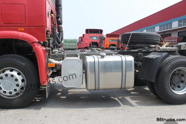 Sinotruk HOWO heavy truck 380 hp 4X2(6 wheels) tractor truck Chassis (1) | 86Trucks