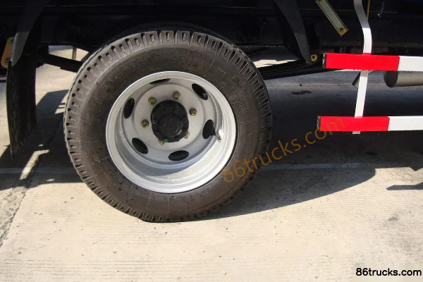 JAC Haoyun 28 95 hp 4X2(6 wheels) 2.8m double-row flatbed light truck Chassis (1) | 86Trucks