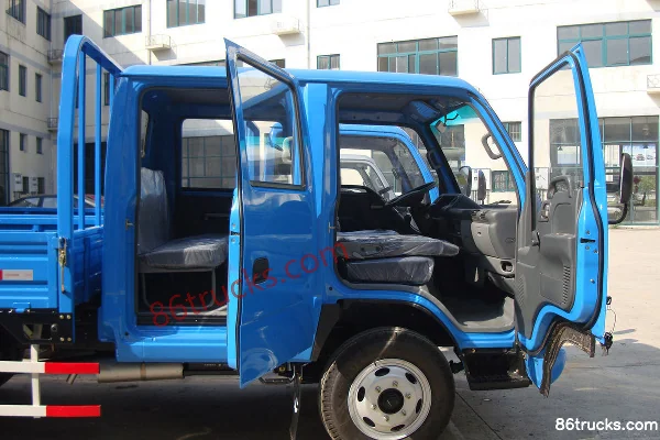 JAC Haoyun 28 95 hp 4X2(6 wheels) 2.8m double-row flatbed light truck Cab (1) | 86Trucks