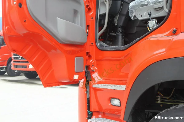 Dongfeng Commercial Vehicle Hercules Heavy Truck 350 hp 8X4(12 wheels) 7m Dump Truck Cab (2) | 86Trucks