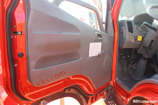Foton Aumark 3 131hp 4X2(6 wheels) 3.8m semi-row flatbed light truck (Beijing V) Cab (1) | 86Trucks