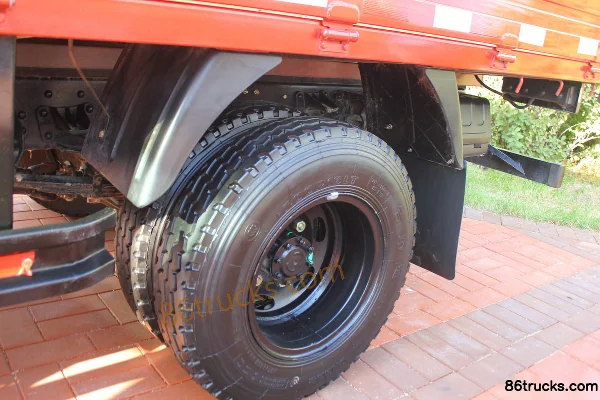 Foton Aumark 3 131hp 4X2(6 wheels) 3.8m semi-row flatbed light truck (Beijing V) Chassis (1) | 86Trucks
