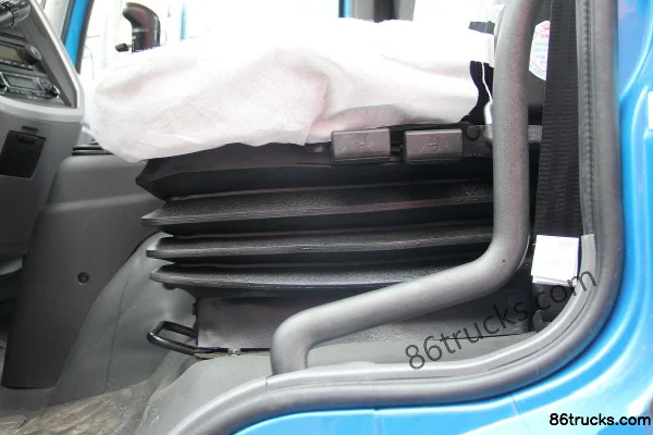 FAW Jiefang Qingdao Long V Medium Truck 164 hp 4X2(6 wheels) 7.7m Van Cargo Truck Chassis Cab (2) | 86Trucks