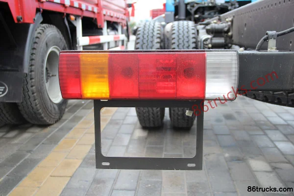 FAW Jiefang Qingdao Long V Medium Truck 164 hp 4X2(6 wheels) 7.7m Van Cargo Truck Chassis (1) | 86Trucks
