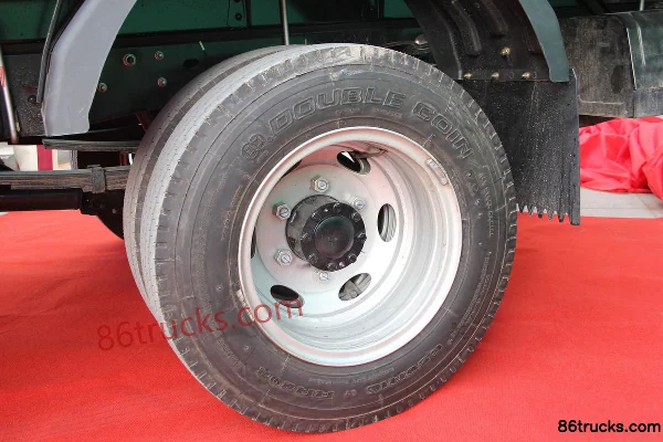 Yuejin Chaoyue C100-33 125 ch 4X2(6 roues) empattement 3308 camion léger à cabine simple Châssis (2) | 86Trucks