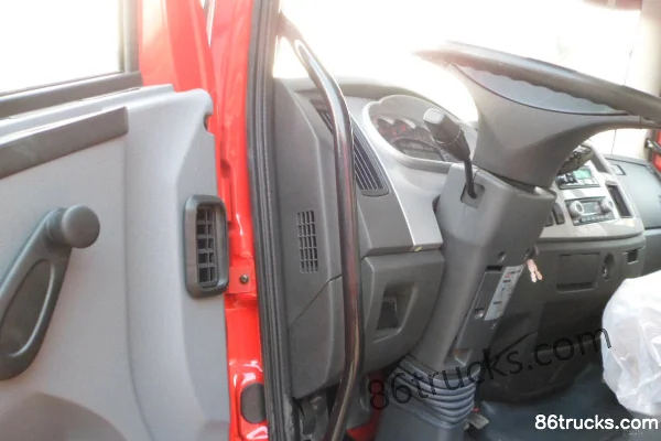 FAW Jiefang J6L medium truck Linghang Edition 180 hp 4X2(6 wheels) 6.8m half-row stake truck Cab (3) | 86Trucks