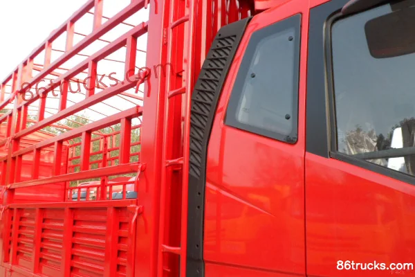 FAW Jiefang J6L medium truck Linghang Edition 180 hp 4X2(6 wheels) 6.8m half-row stake truck Body (1) | 86Trucks